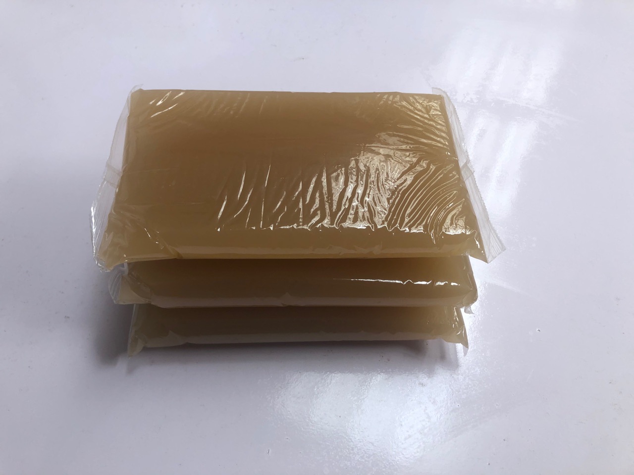 蛋白膠的泡沫比較多，可以選擇蛋白膠消泡劑